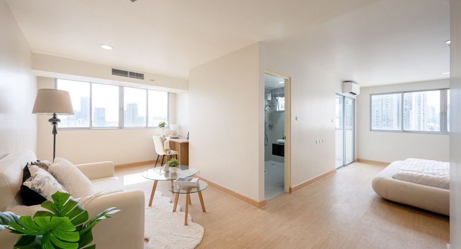 For sale 2 bedrooms condo in Khlong Toei, Bangkok