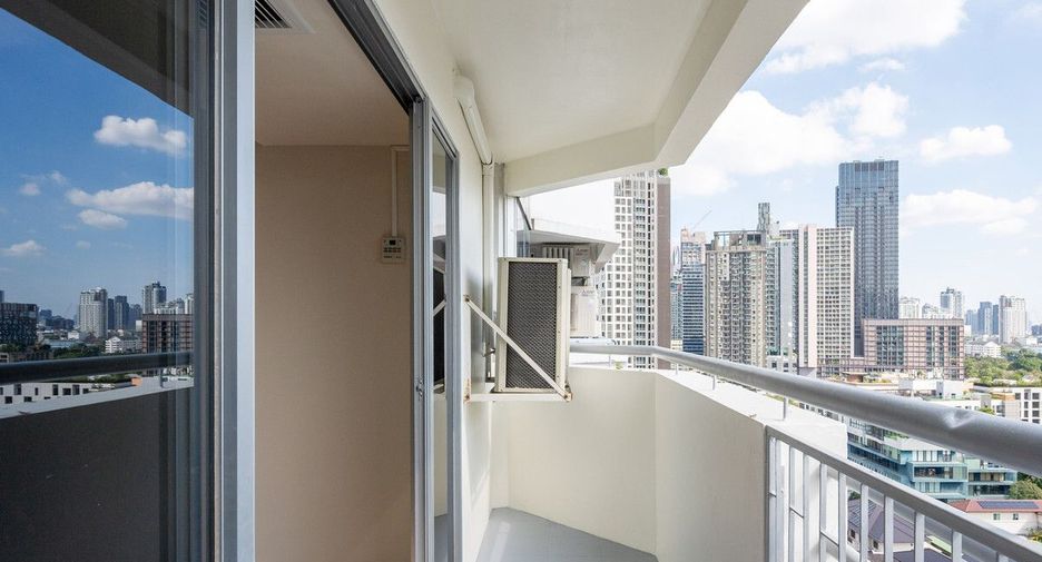 For sale 2 bedrooms condo in Khlong Toei, Bangkok