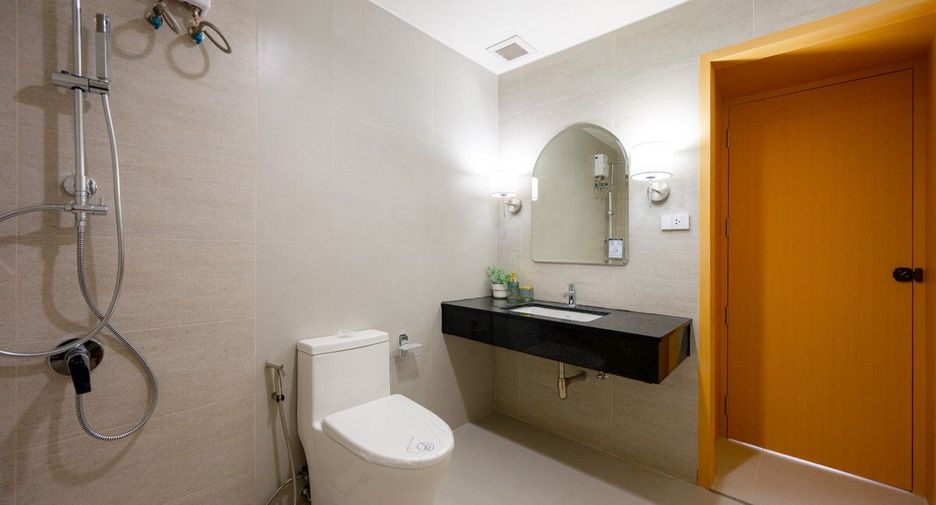 For sale 2 bedrooms condo in Khlong Toei, Bangkok