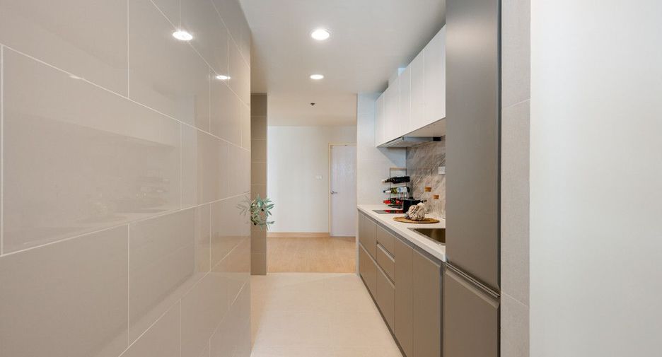 For sale 2 bedrooms condo in Khlong Toei, Bangkok