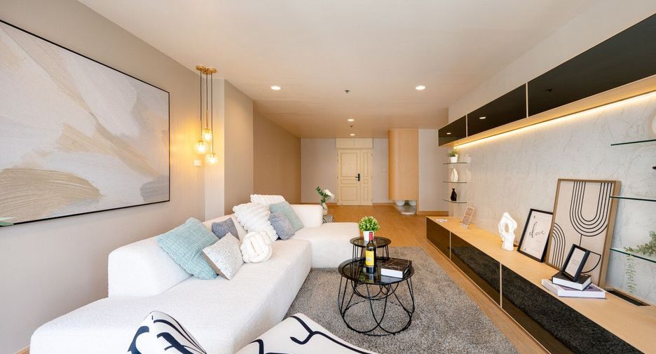 For sale 2 bedrooms condo in Khlong Toei, Bangkok