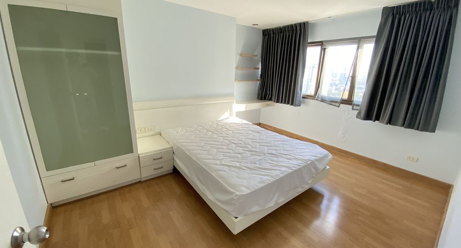 For rent 3 bedrooms condo in Watthana, Bangkok