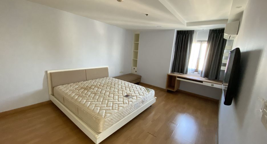 For rent 3 bedrooms condo in Watthana, Bangkok