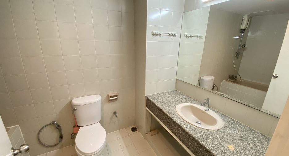 For rent 3 bedrooms condo in Watthana, Bangkok