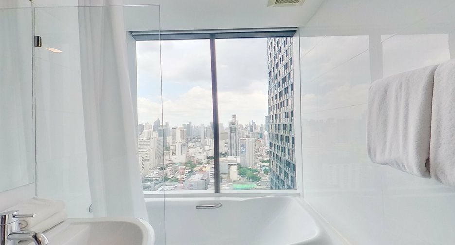 For rent 1 bed condo in Pathum Wan, Bangkok
