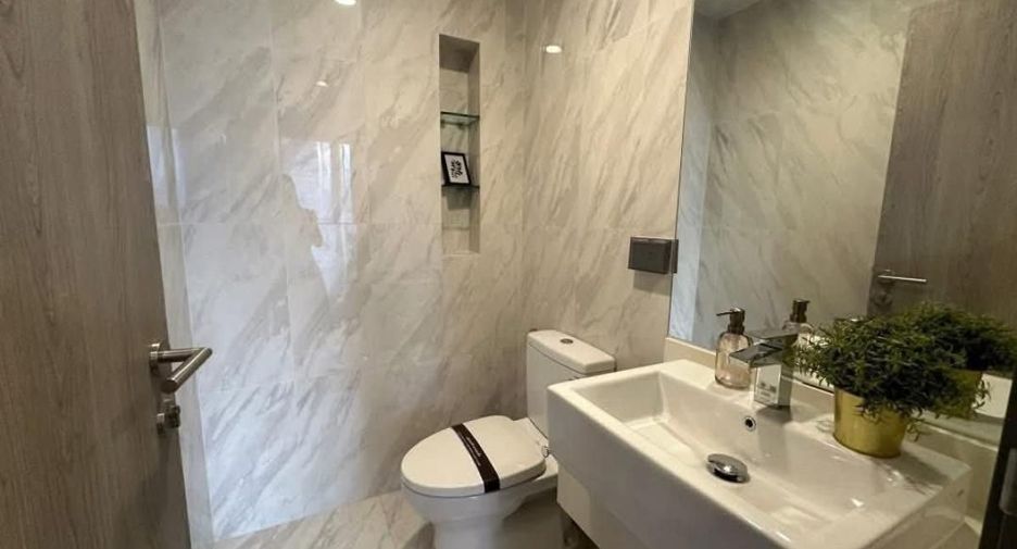For rent 2 bedrooms condo in Khlong Toei, Bangkok
