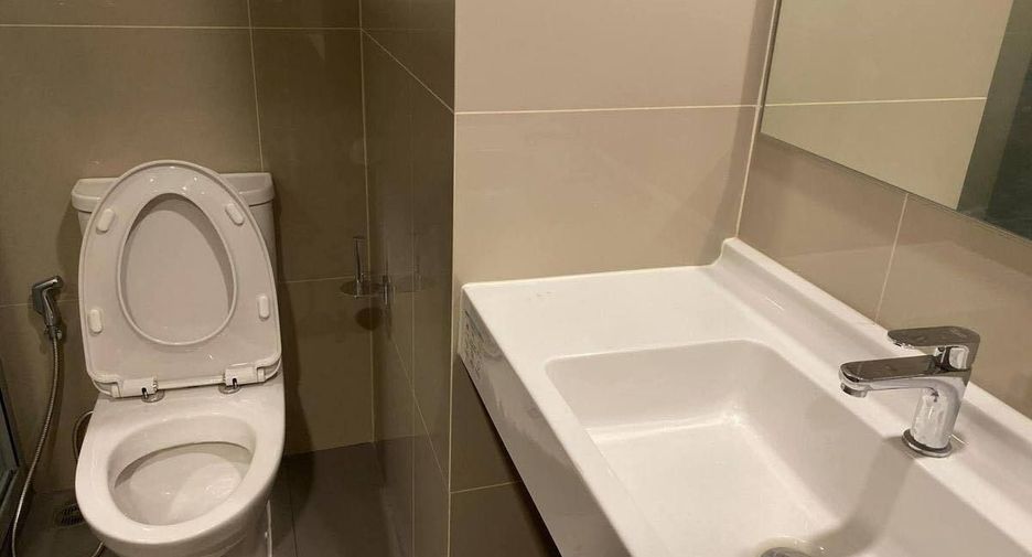 For rent studio condo in Khlong San, Bangkok
