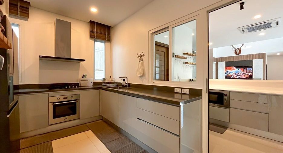 For rent 4 bedrooms villa in Mueang Phuket, Phuket