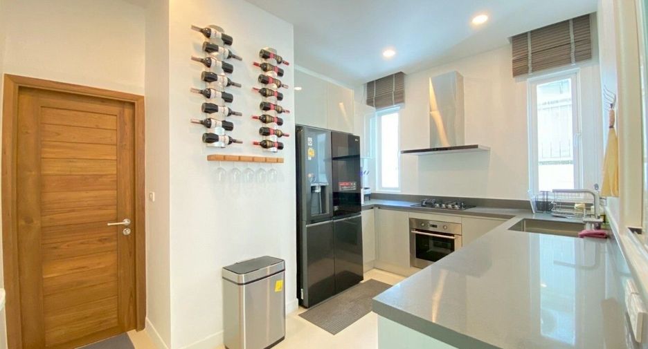 For rent 4 bedrooms villa in Mueang Phuket, Phuket