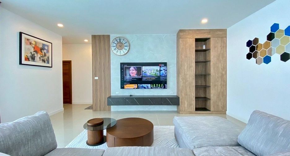 For rent 4 bedrooms villa in Mueang Phuket, Phuket