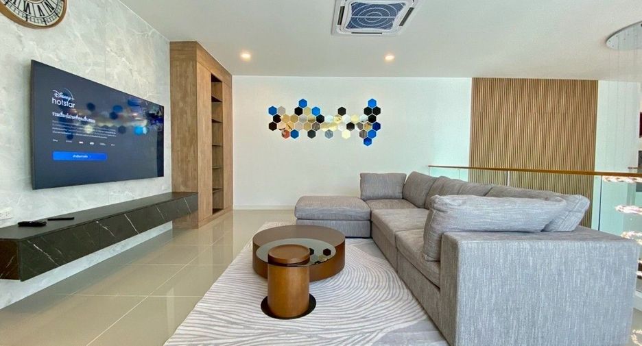 For rent 4 bedrooms villa in Mueang Phuket, Phuket