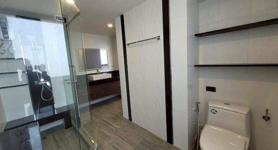 Wohnung zur Miete mit 3 Zimmer in Khlong Toei, Bangkok