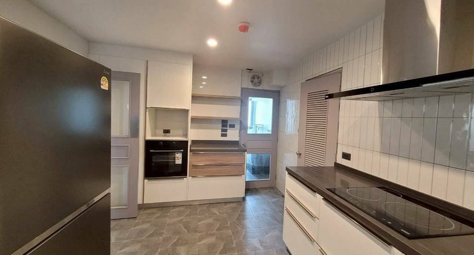 Wohnung zur Miete mit 3 Zimmer in Khlong Toei, Bangkok