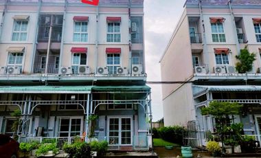 À louer 2 chambres maison de ville à Bang Sao Thong, Samut Prakan