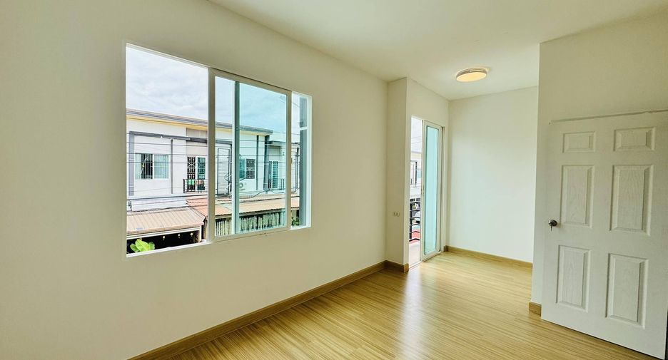 For sale 3 bedrooms townhouse in Bang Khun Thian, Bangkok