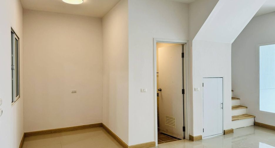 For sale 3 bedrooms townhouse in Bang Khun Thian, Bangkok