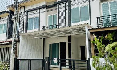 For sale 3 bedrooms townhouse in Bang Khun Thian, Bangkok