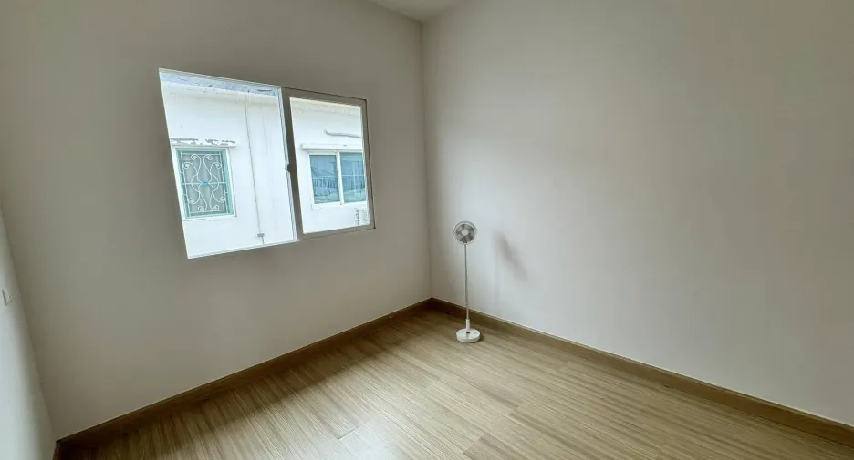 For sale 3 bedrooms townhouse in Bang Khun Thian, Bangkok