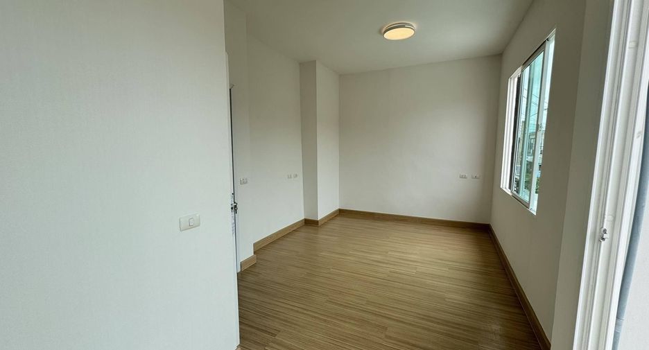 For sale 3 bedrooms townhouse in Bang Khun Thian, Bangkok