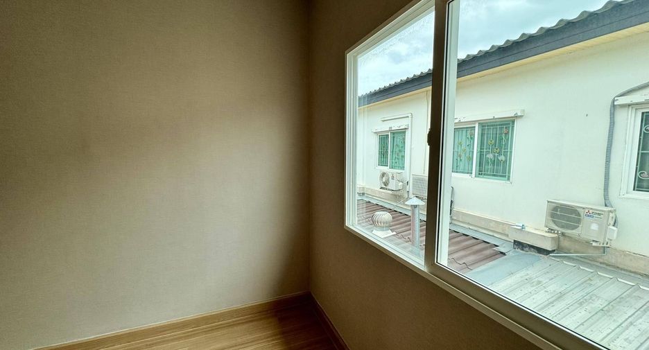 For sale 3 bedrooms townhouse in Bang Khun Thian, Bangkok