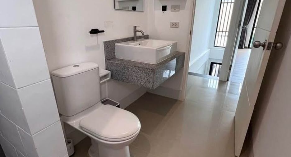 For rent 2 bedrooms townhouse in Mueang Phuket, Phuket