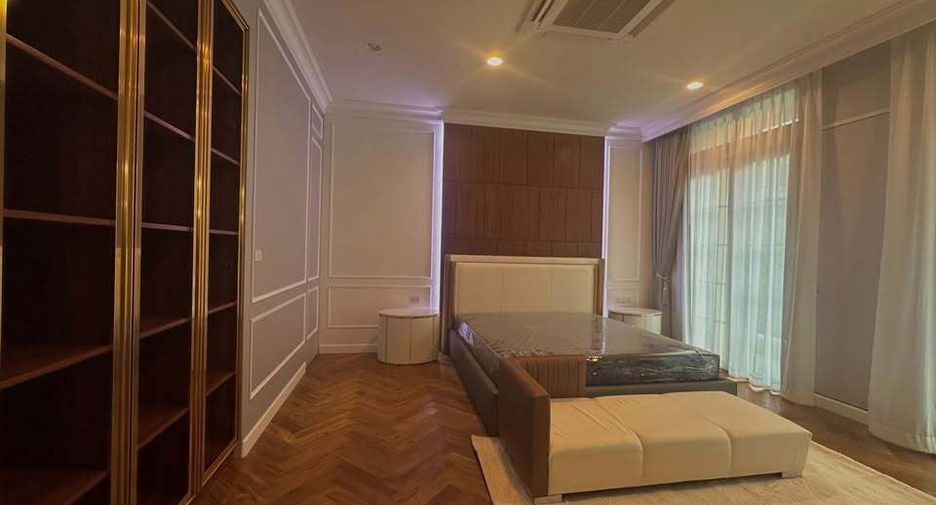 À vendre et à louer 5 chambres maison de ville à Yan Nawa, Bangkok