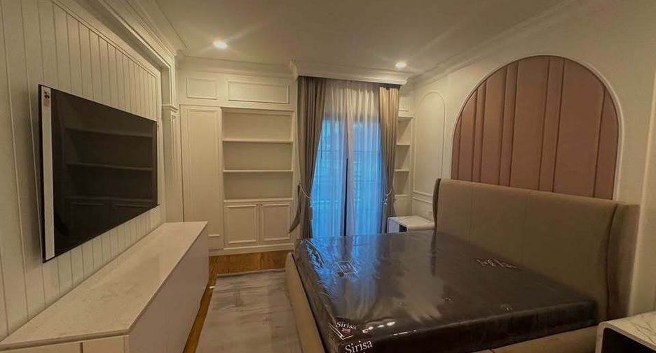 À vendre et à louer 5 chambres maison de ville à Yan Nawa, Bangkok