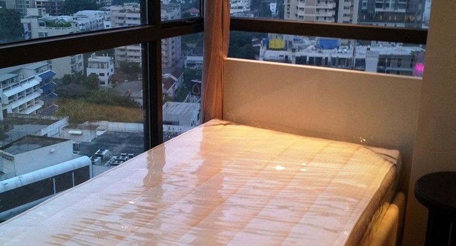For rent 2 bedrooms condo in Khlong Toei, Bangkok
