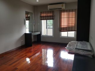 For sale 3 bedrooms house in Yan Nawa, Bangkok