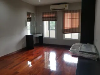 For sale 3 bedrooms house in Yan Nawa, Bangkok