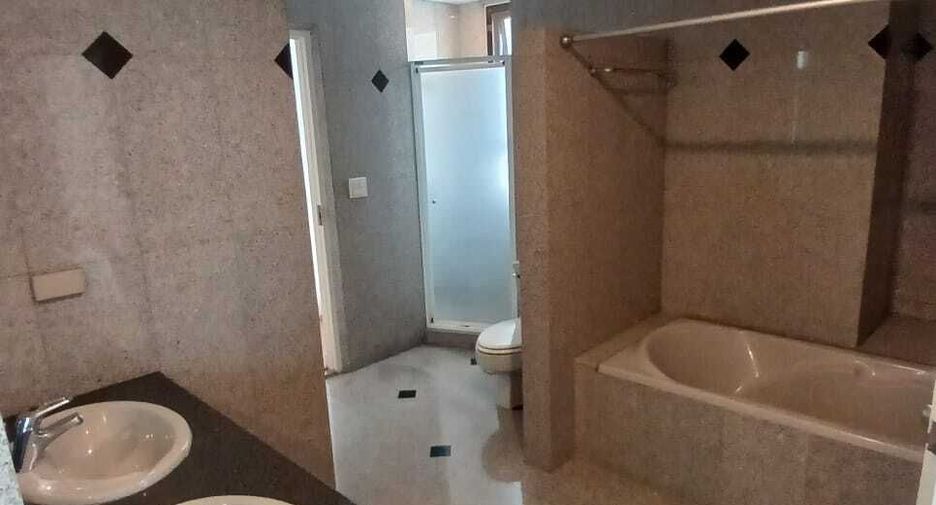 For rent 4 ベッドルーム condo in Watthana, Bangkok