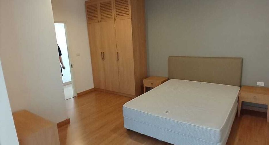 For rent 4 ベッドルーム condo in Watthana, Bangkok