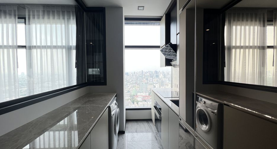 For rent 2 bedrooms condo in Ratchathewi, Bangkok