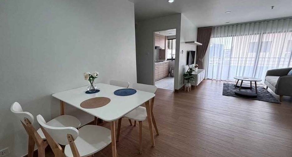 For rent 2 bedrooms condo in Watthana, Bangkok