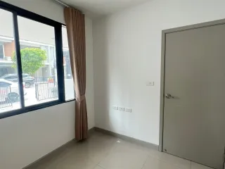 For rent 4 bedrooms townhouse in Bang Khen, Bangkok