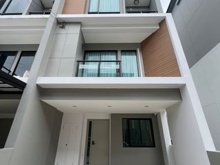 For rent 4 bedrooms townhouse in Bang Khen, Bangkok