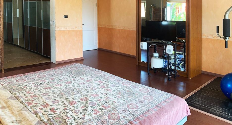 For rent 3 bedrooms villa in Mueang Phuket, Phuket