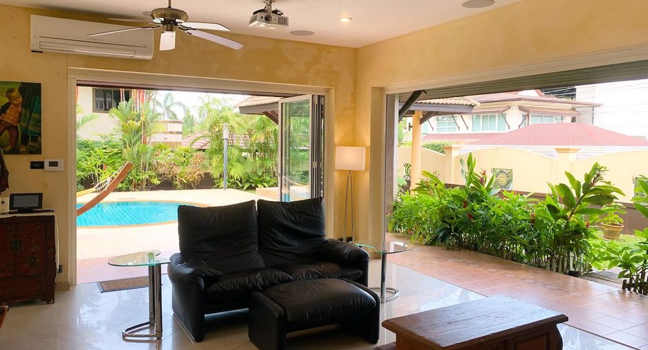 For rent 3 bedrooms villa in Mueang Phuket, Phuket