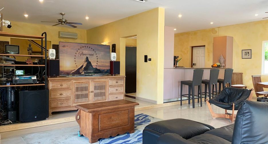 For rent 3 bedrooms villa in Mueang Phuket, Phuket