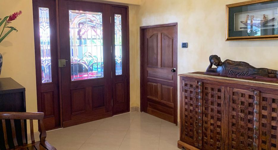 For rent 3 bedrooms villa in Mueang Phuket, Phuket