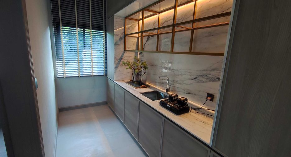For sale 5 bedrooms house in Saphan Sung, Bangkok