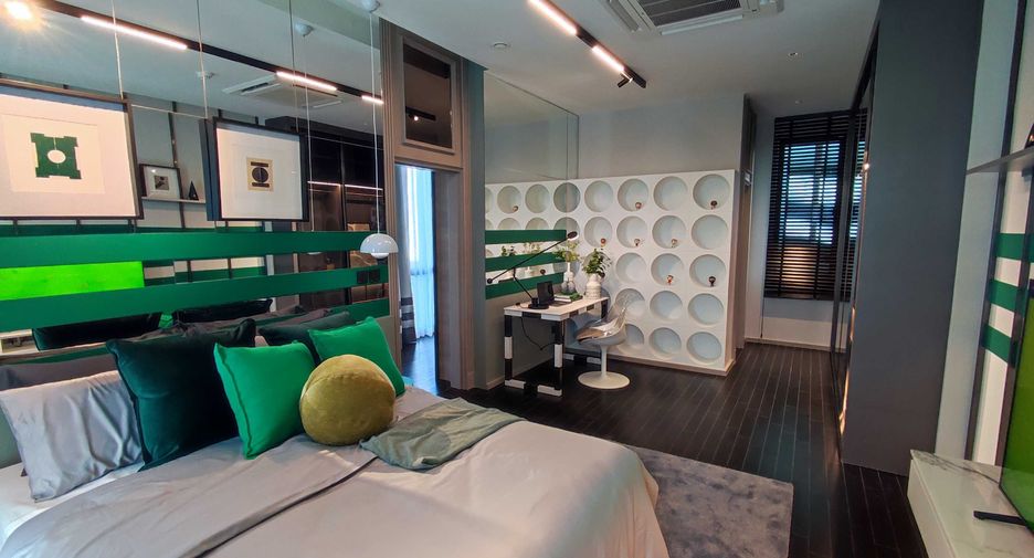 For sale 5 bedrooms house in Saphan Sung, Bangkok