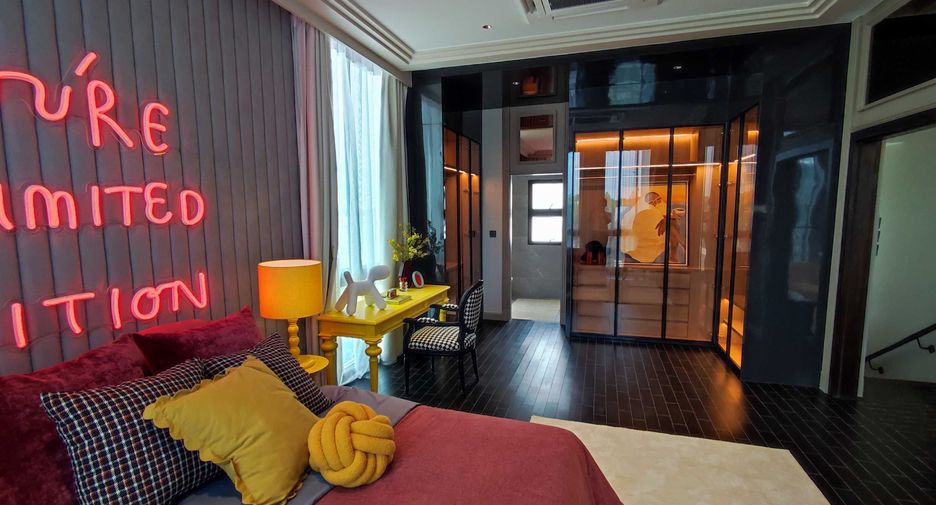 For sale 5 bedrooms house in Saphan Sung, Bangkok