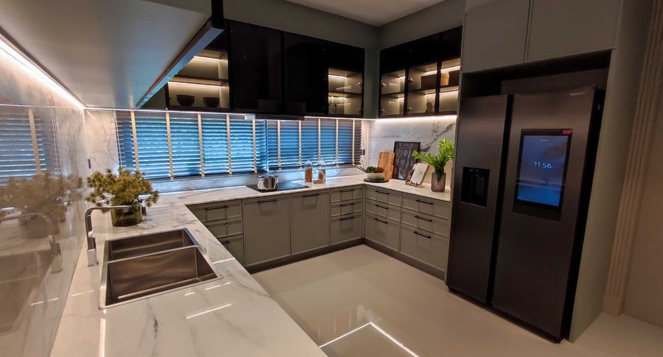 For sale 5 bedrooms house in Saphan Sung, Bangkok