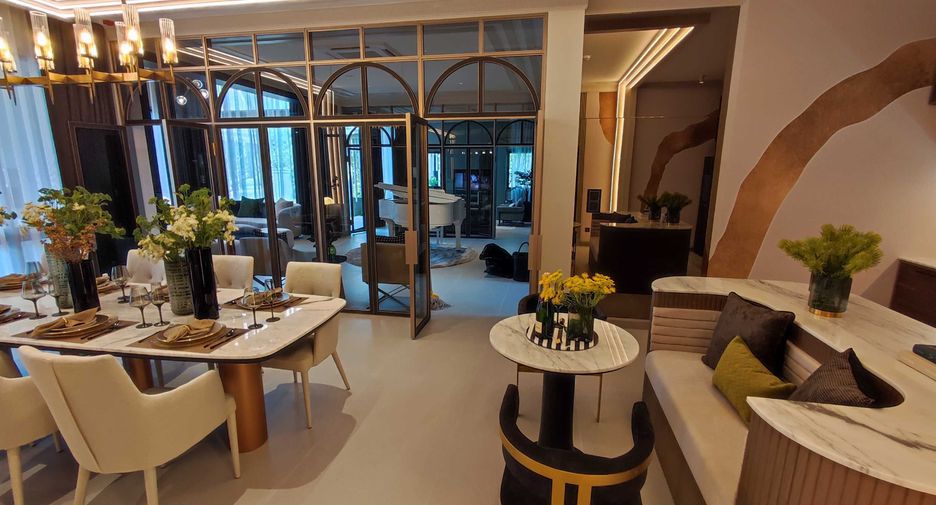 For sale 5 bedrooms house in Saphan Sung, Bangkok