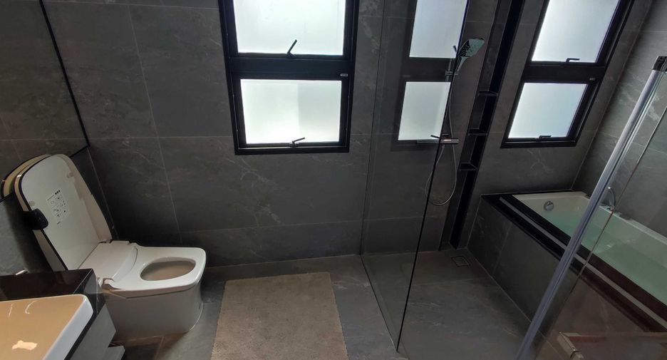 For sale 5 bedrooms house in Saphan Sung, Bangkok