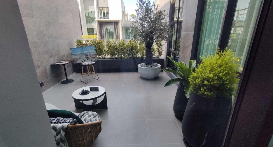 For sale 5 bedrooms house in Saphan Sung, Bangkok