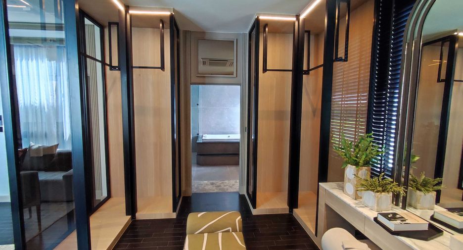 For sale 5 bedrooms house in Saphan Sung, Bangkok