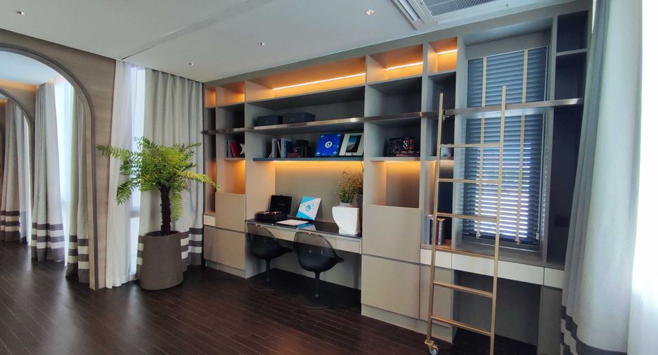 For sale 5 bedrooms house in Saphan Sung, Bangkok