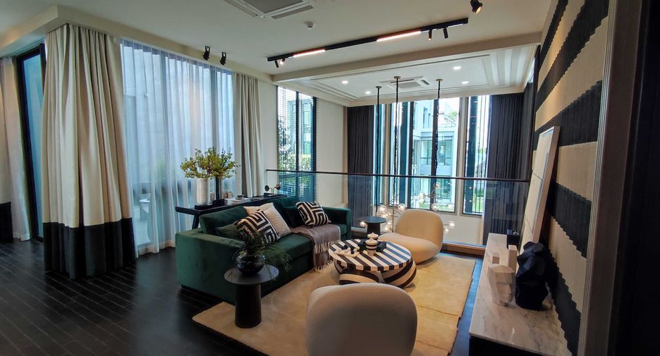 For sale 5 bedrooms house in Saphan Sung, Bangkok